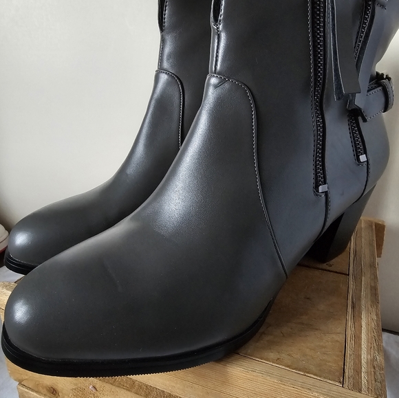 B Freshica Womens Ankle Boot New w/o box Gray Cuban Heel Zippers Almond Toe 10M - Picture 11 of 15